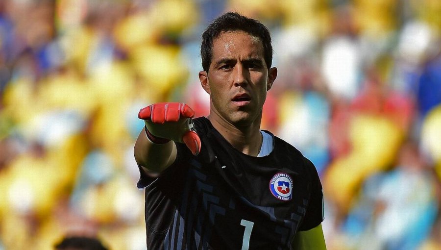 Claudio Bravo abandona la concentración de la Roja para viajar a Barcelona