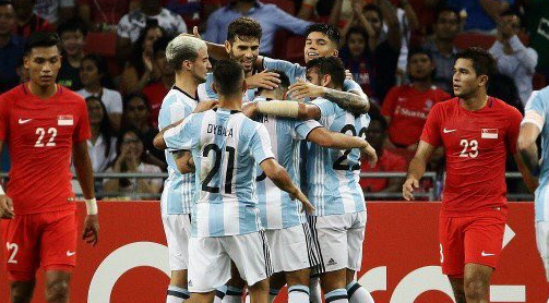Argentina de Sampaoli goleó por 6-0 a una débil Singapur
