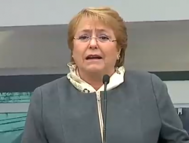 Mujer interrumpe discurso de Bachelet en ceremonia realizada en Puente Alto