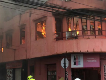 Violento incendio afectó 8 locales comerciales en pleno centro de Ovalle