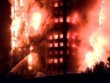 Incendio en Londres: Sube a 12 las víctimas fatales por devastador siniestro a edificio