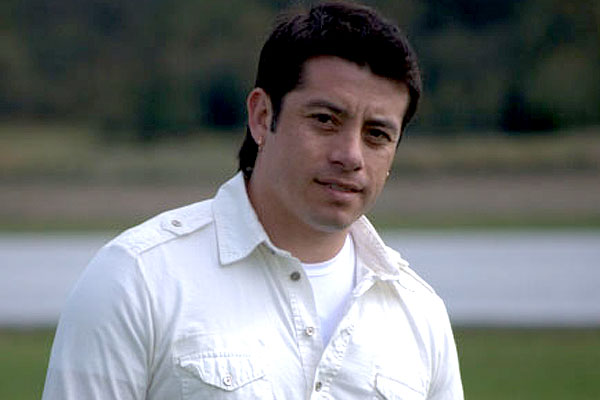 Fanática de Leandro Martínez se tatúa la cara del cantante en su espalda