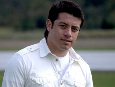 Fanática de Leandro Martínez se tatúa la cara del cantante en su espalda
