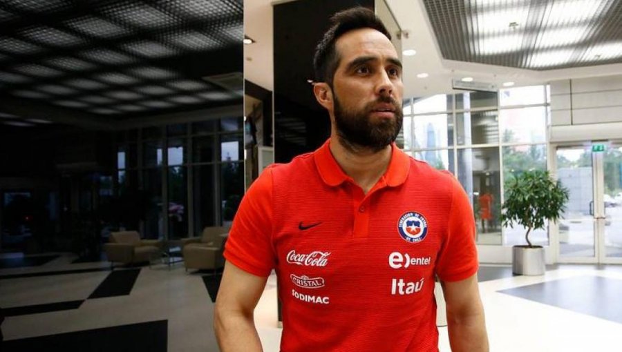 Claudio Bravo regresa a Moscú tras polémico viaje a Barcelona