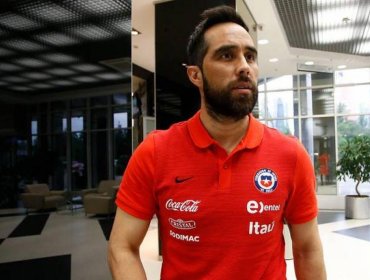 Claudio Bravo regresa a Moscú tras polémico viaje a Barcelona