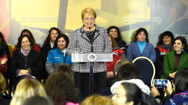 Picardía de Bachelet: Presidenta lanza frase en doble sentido en pleno discurso