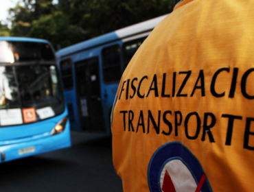 Fiscalizadora de Transantiago es atropellada tras ser empujada por evasor de pasajes