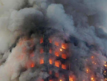 Se elevan a 17 las víctimas del mega incendio en edificio de Londres