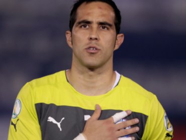 ANFP confirma que Claudio Bravo no estará ante Camerún por lesión