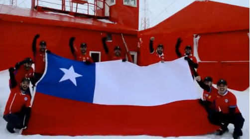 Video: La divertida arenga de la Armada a la Roja previo a la Confederaciones