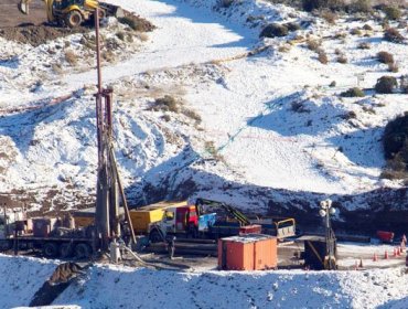 Mineros atrapados en el Sur: Se encuentra agua al nivel de 200 metros y se complica rescate