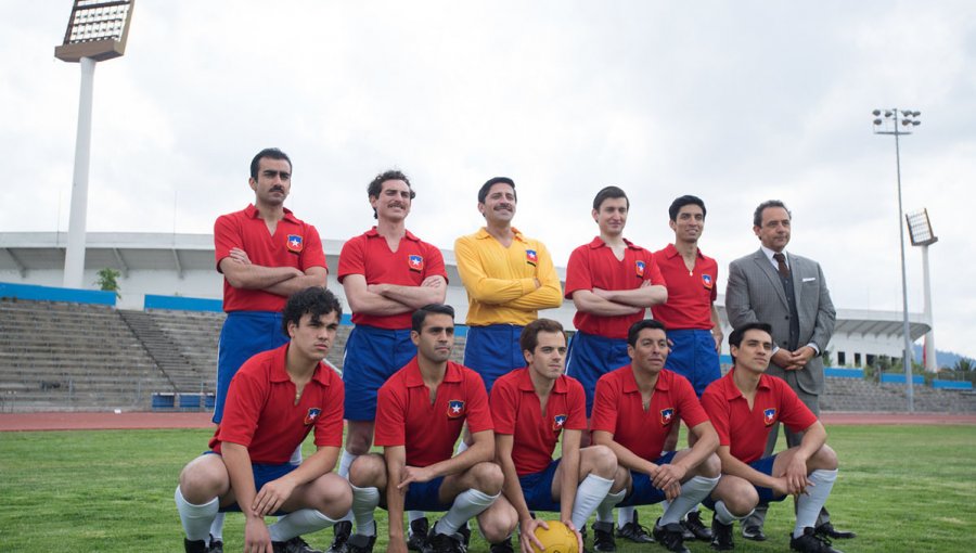 Historia de un Mundial y Papá Mono: Domingo de estrenos en TVN y Canal 13