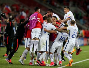 Chile debuta con un triunfo de 2 a 0 ante Camerún en Copa Confederaciones