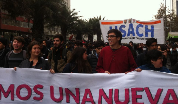 Marcha estudiantil en Santiago terminó con diversos incidentes