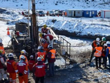 A dos semanas: Continúan trabajos para dar con los mineros atrapados en el sur