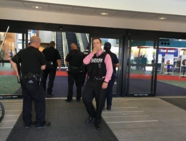 Apuñalan a un policía en el aeropuerto de Michigan en Estados Unidos