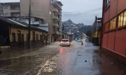 Suspenden clases en provincias de las regiones del Biobío y Los Lagos por sistema frontal