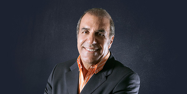 Checho Hirane asume autoría de chiste de Piñera y lanza dardos a los críticos