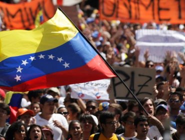 Impactante Video: Manifestante muere baleado por efectivo de policía en Venezuela