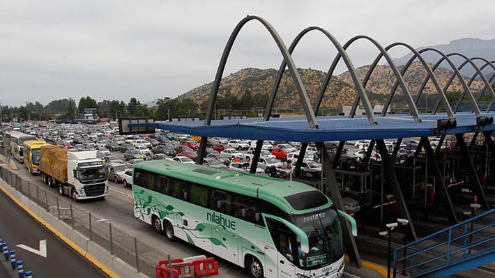 320 mil vehículos abandonan Región Metropolitana por fin de semana largo