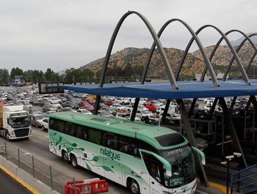 320 mil vehículos abandonan Región Metropolitana por fin de semana largo