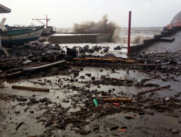 Fuerte oleaje destruye camino costero en Isla de Juan Fernández