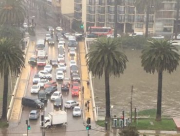 Lluvias tienen a punto del desborde a estero Marga Marga en Viña del Mar