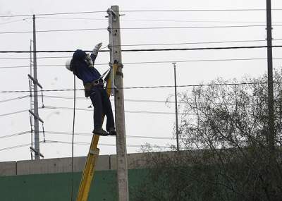 Más de 5 mil clientes permanecen sin energía eléctrica en Región del Maule