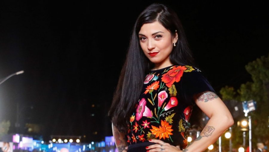 Mon Laferte con "suero" se recupera de intensa gira por Chile