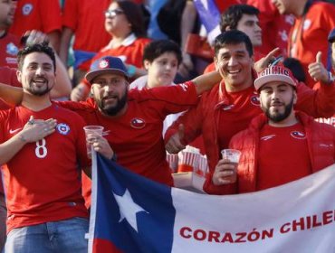 Hinchas chilenos protagonizaron pelea con armas blancas en Rusia