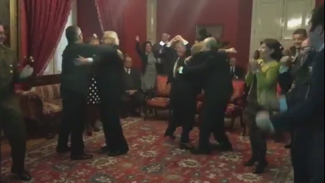 Se filtró vídeo de Bachelet y Ministro Eyzaguirre celebrando triunfo de Chile