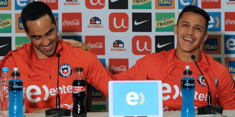 Alexis Sánchez se toma la conferencia de prensa de la Roja: Revívela aquí