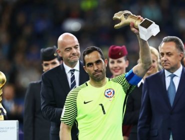 Claudio Bravo: "Es un verdadero honor recibir por tercera vez el guante de oro"