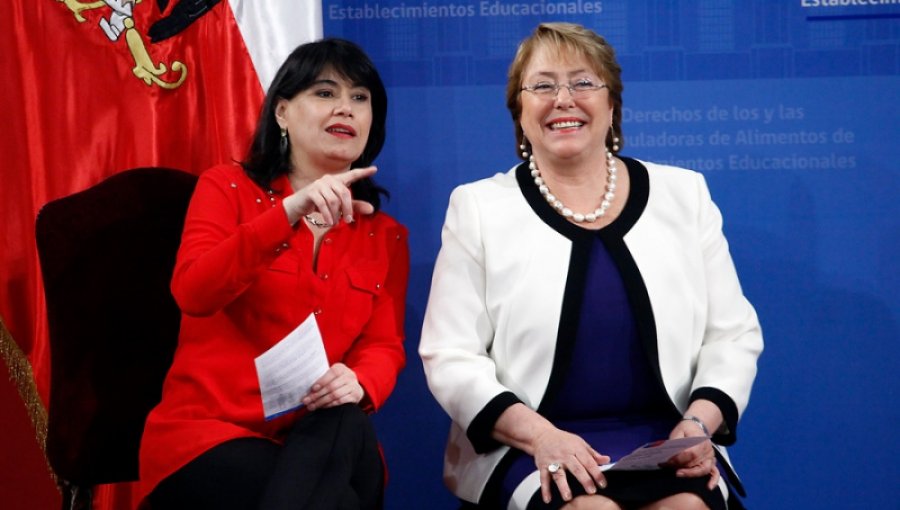 Michelle Bachelet sale en defensa de Javiera Blanco aduciendo que la están caricaturizando