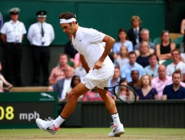 Wimbledon: Federer derrotó a Zverev y continúa a paso firme