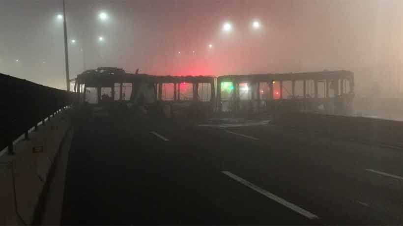 Roban dos buses del Transantiago y luego los incendian en plena General Velásquez