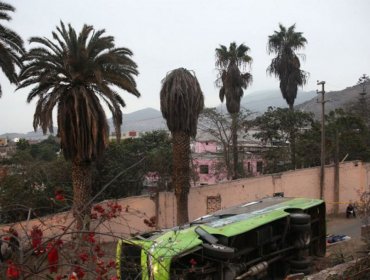 Dos chilenos mueren en accidente de bus de turismo en Perú