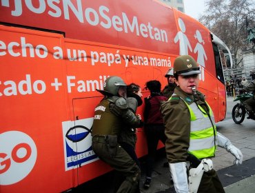 Guerra de Buses en calles de Santiago: "La libertad" y "La diversidad" se enfrentan cara a cara