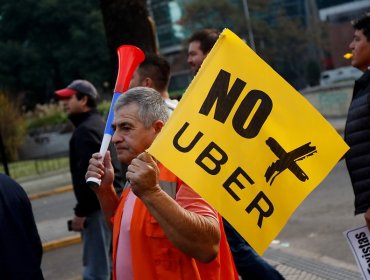 Nueva protesta de taxistas en diferentes puntos de Santiago contra "Ley Uber"