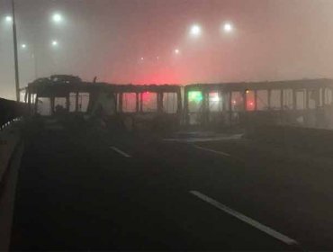 Roban dos buses del Transantiago y luego los incendian en plena General Velásquez