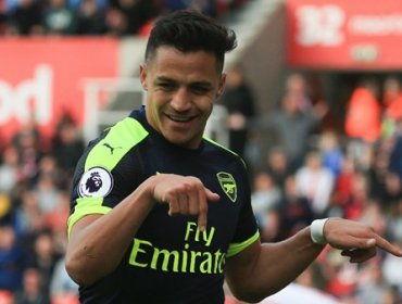 Arsenal realiza el lanzamiento de su camiseta con la imagen de Alexis