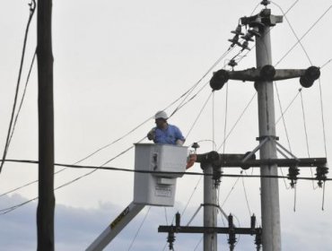 Corte masivo de electricidad afectó a regiones de Los Lagos y Los Ríos