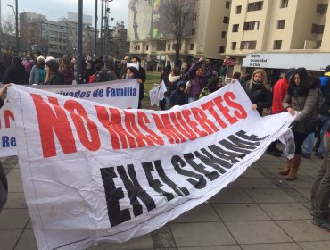 #YaNoEstanSolos : Cientos personas marchan por los niños del Sename en Santiago y regiones