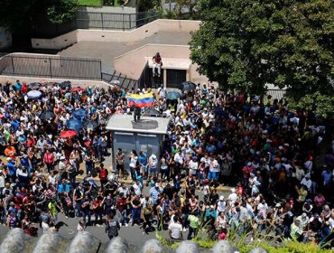 Masiva votación venezolana contra Maduro le pone presión a su Gobierno