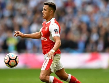 A la caza de Alexis: directivos de PSG llegaron a Londres