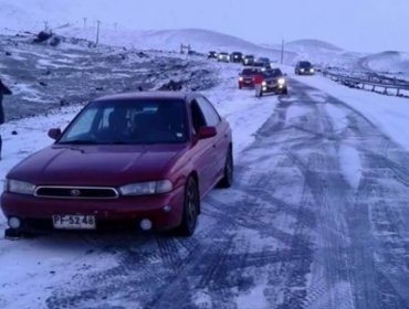 Más de 50 autos quedaron atrapados en la nieve en cercanías de Volcán Osorno