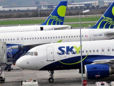 Avión de SKY hace aterrizaje de emergencia en Aeropuerto Torquemada de Con Con