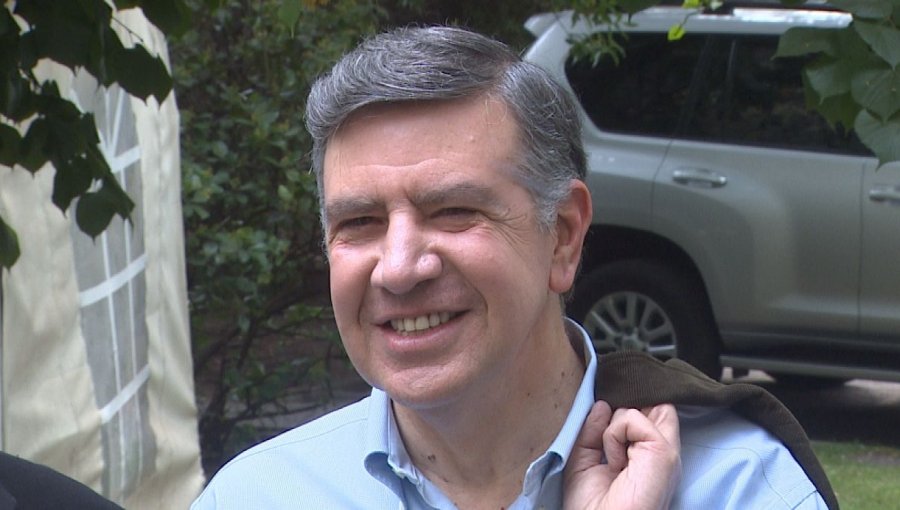 Joaquín Lavín se transforma en el rey del Twitter: Responde con humor a trolleo