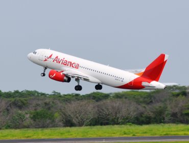 Aerolínea Avianca adelanta suspensión de vuelos a Venezuela