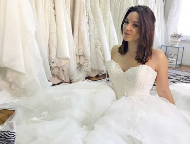 Kel Calderón se prueba vestido de novia ¿Se nos casa la hija de Raquel?